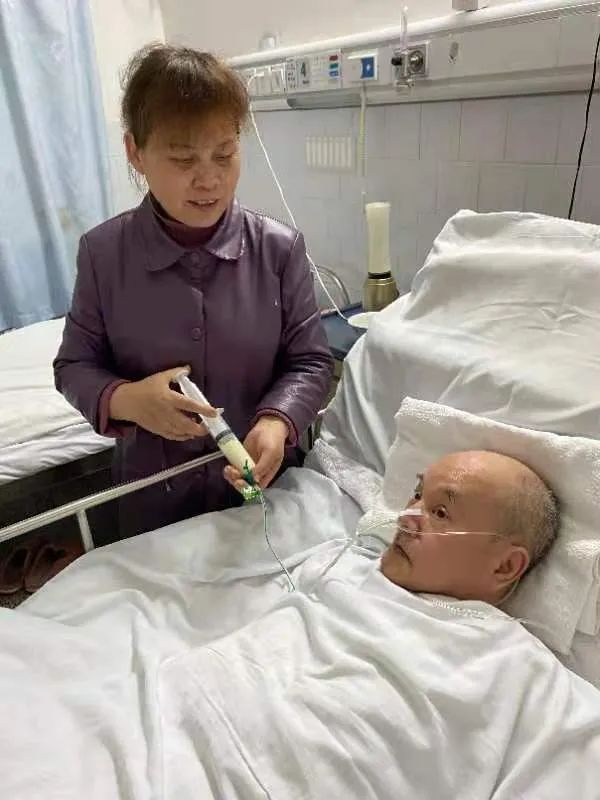 争创全国文明典范城市照顾植物人丈夫17载用爱撑起半边天