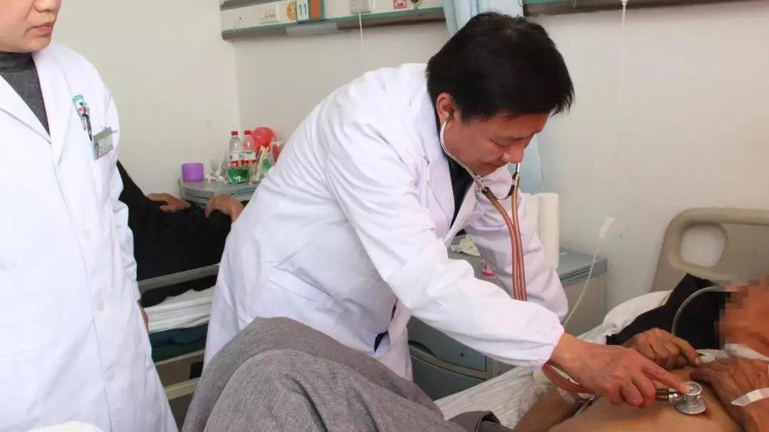 11月24日，国内肝胆外科知名专家王庆宝教授来院坐诊