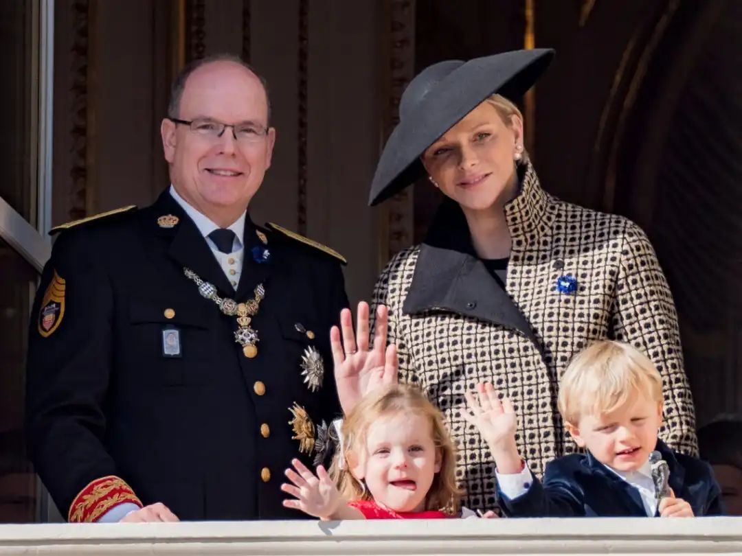 摩納哥王室的寶藏！夏琳王妃與親王幸福家庭揭秘 - 資訊咖