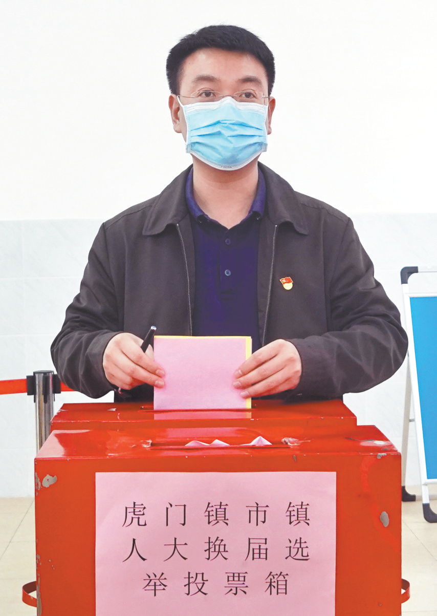 吴庆球则来到了位于东莞市第 060 选区(虎门镇第 16 选区)的投票站,以