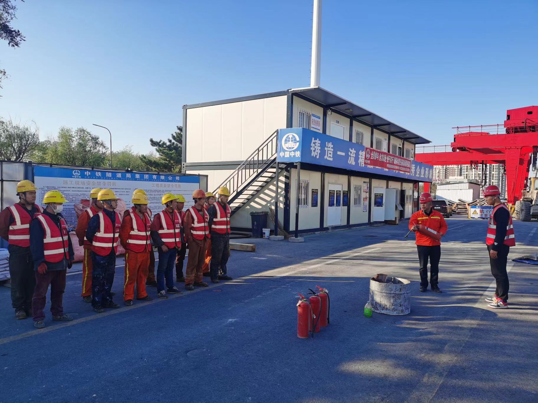 中铁隧道局二处青岛地铁6号线06工区开展冬季消防演练活动