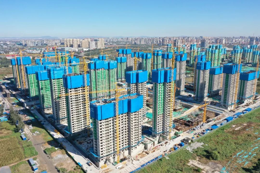 1万平方米,主要建筑物包括37栋住宅以及16栋商业,项目是落实唐山市"一