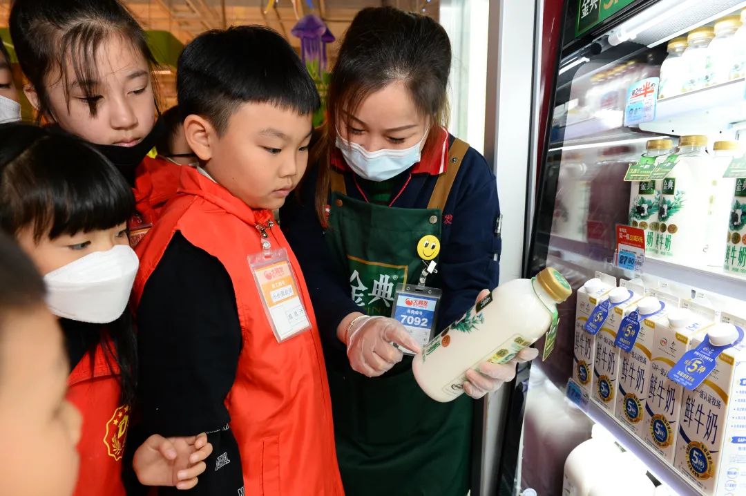 这家大润发上新啦小小收银员促销员理货员青春亮相