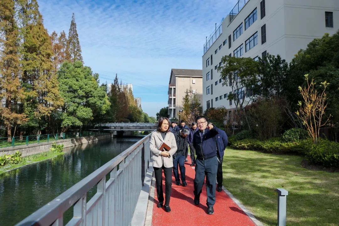 贯彻党代会精神区建管工作党委与虹梅街道党工委开展中心组联组学习