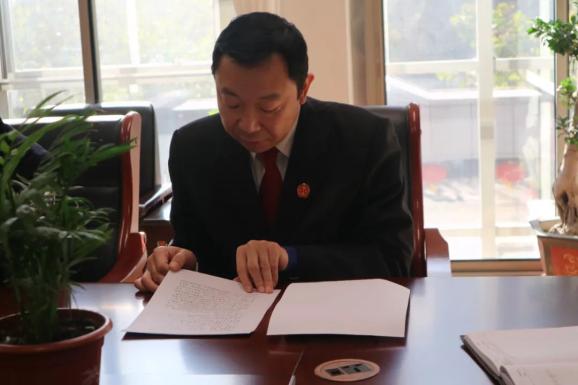 学习十九届六中全会精神主题党课党组成员政治部主任吕亚军为综合部门