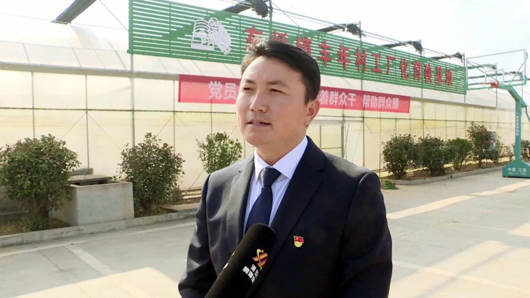 日前,记者找到卢攀峰时,他正在刚刚建好的8000平方米