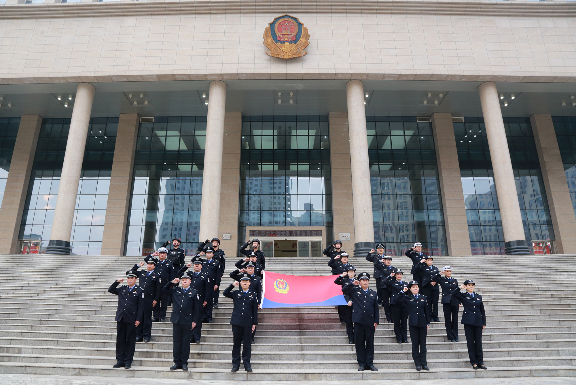禹州市公安局组织开展《公安机关人民警察誓词》宣誓活动