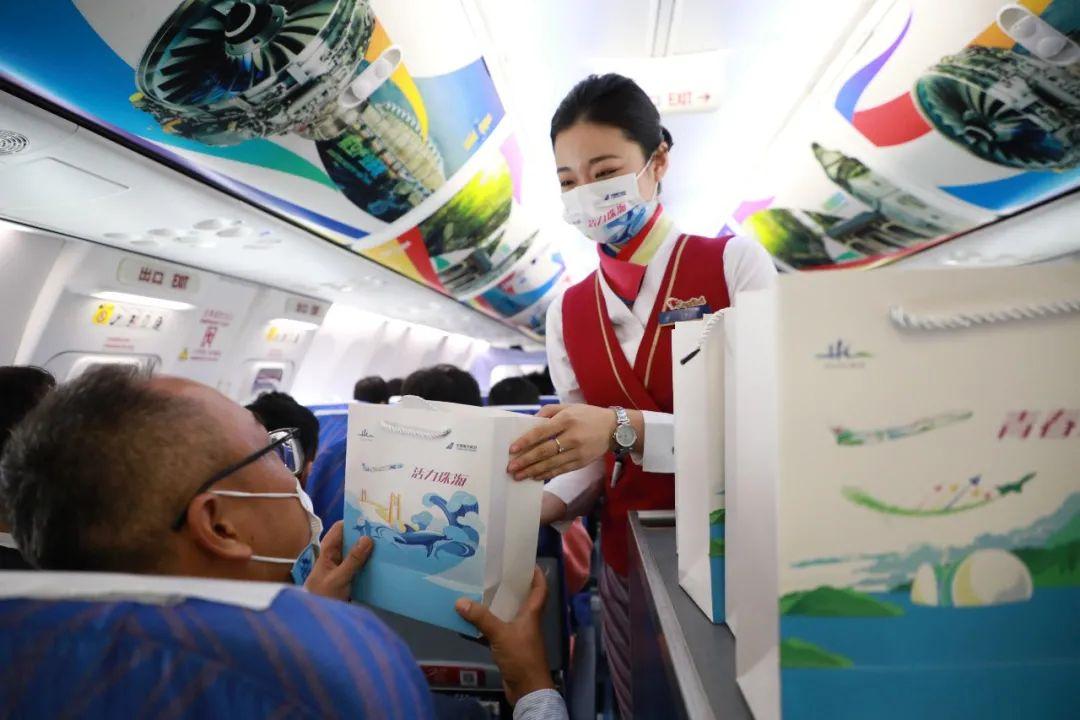 届时,广大旅客将在主题航班上享受到1个主题宣传片 1次个性化欢迎词