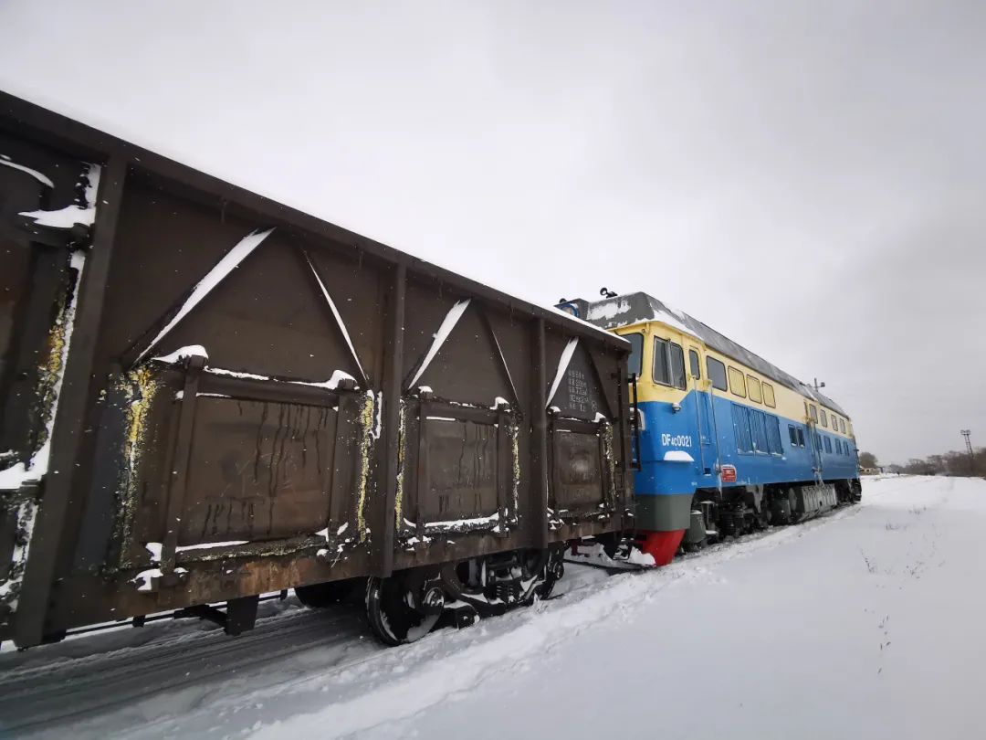 大庆厂区里面跑火车你没看错就是这么豪横