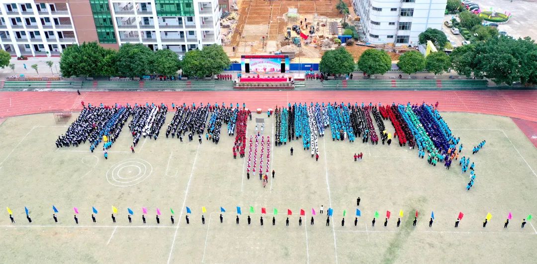 精彩纷呈武宣县二中文化艺术节开幕