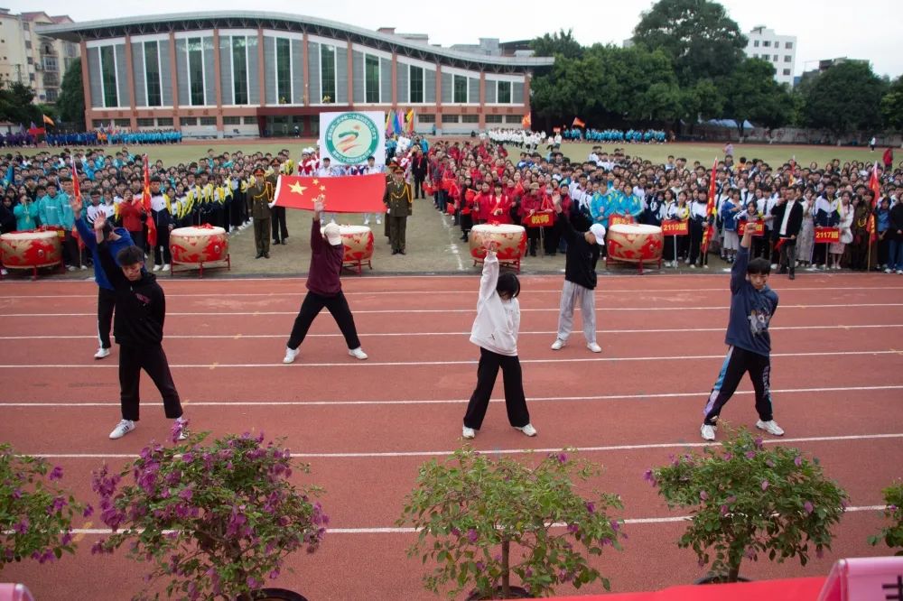 武宣县二中文化艺术节开幕!