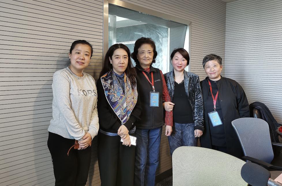 节目组与嘉宾合影,从左至右:周婕,丁缨,俞丽拿,李长缨,张琼《古典音乐