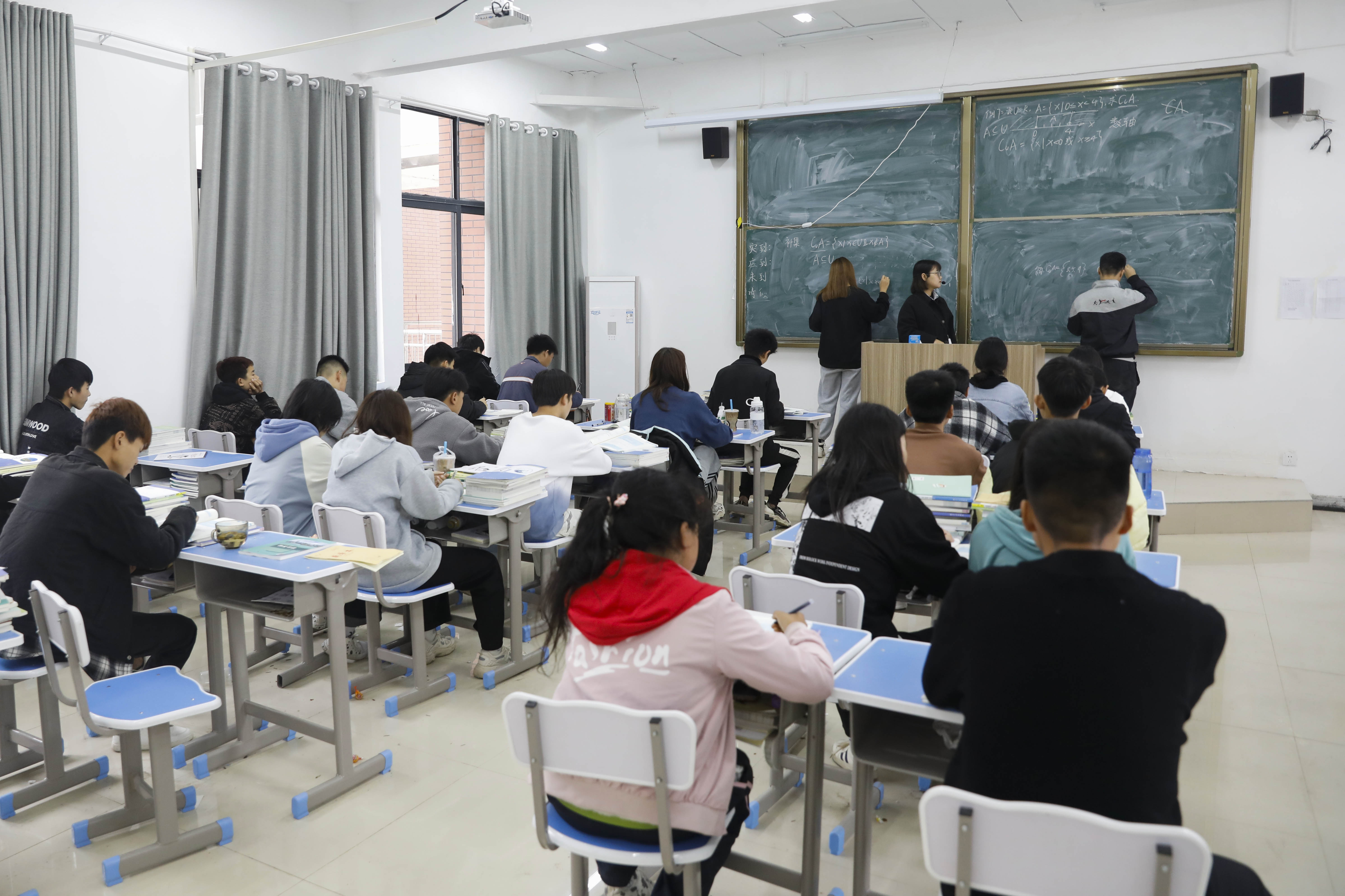 职校严格管理背后谁失去了期待