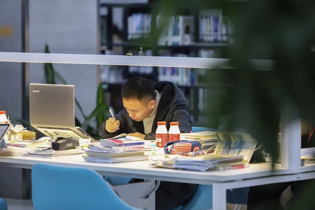 致披星戴月的你顶峰见