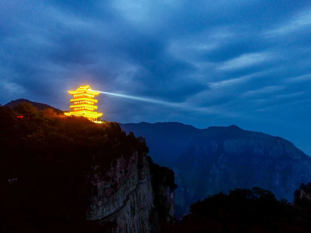 云台山岸上小镇正式成为首批国家级夜间文化和旅游消费集聚区!