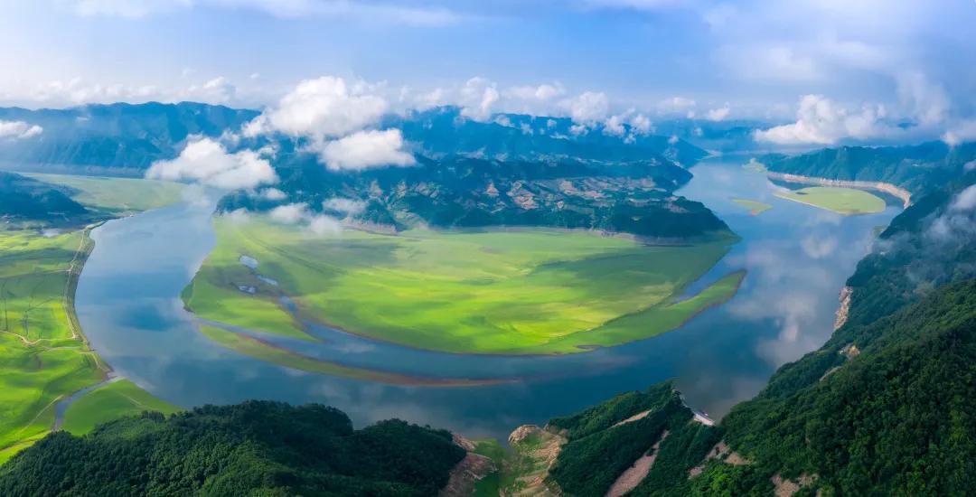 寧晉縣工業園是世界上最大的太陽能級單晶硅生產基地,世界上最大的