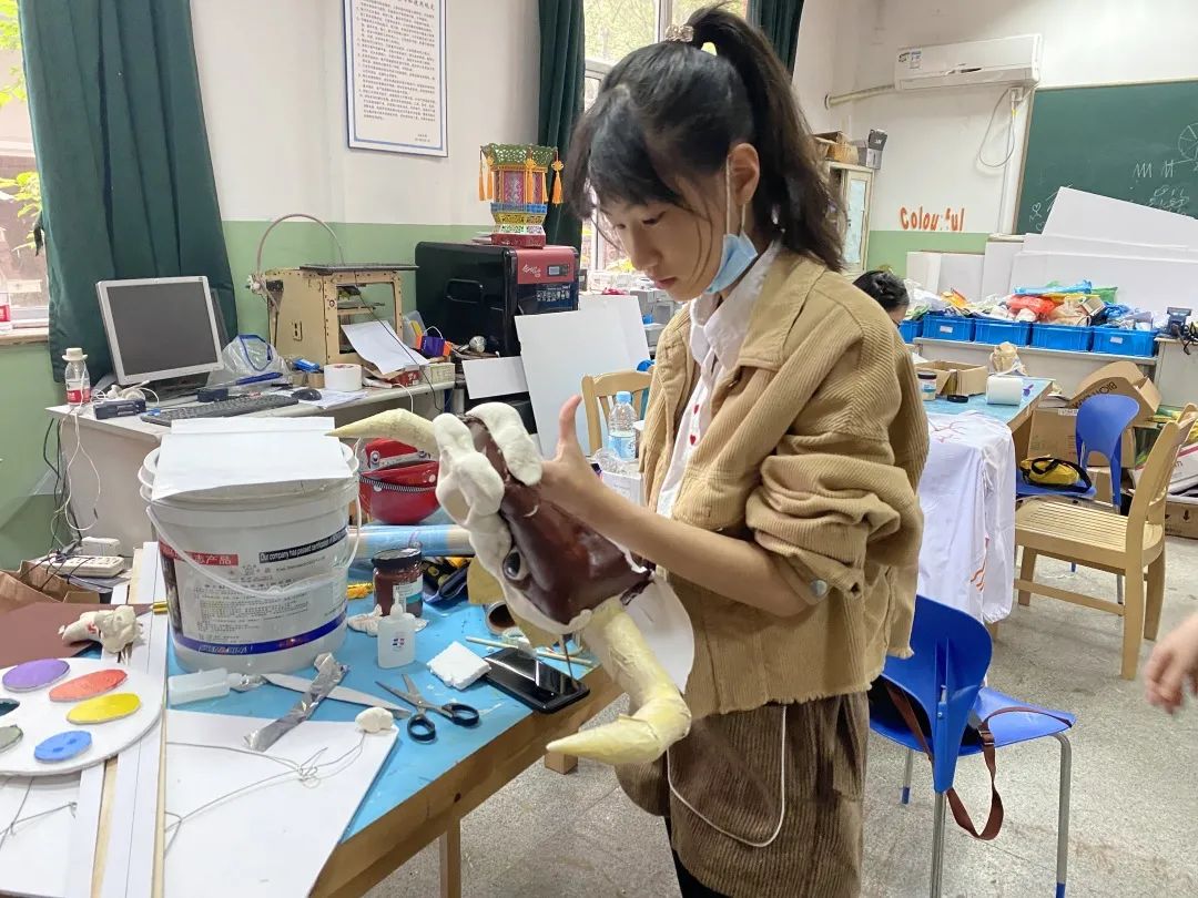 上虹中学有个乱糟糟的教室却成了很多学生的神秘宝藏地