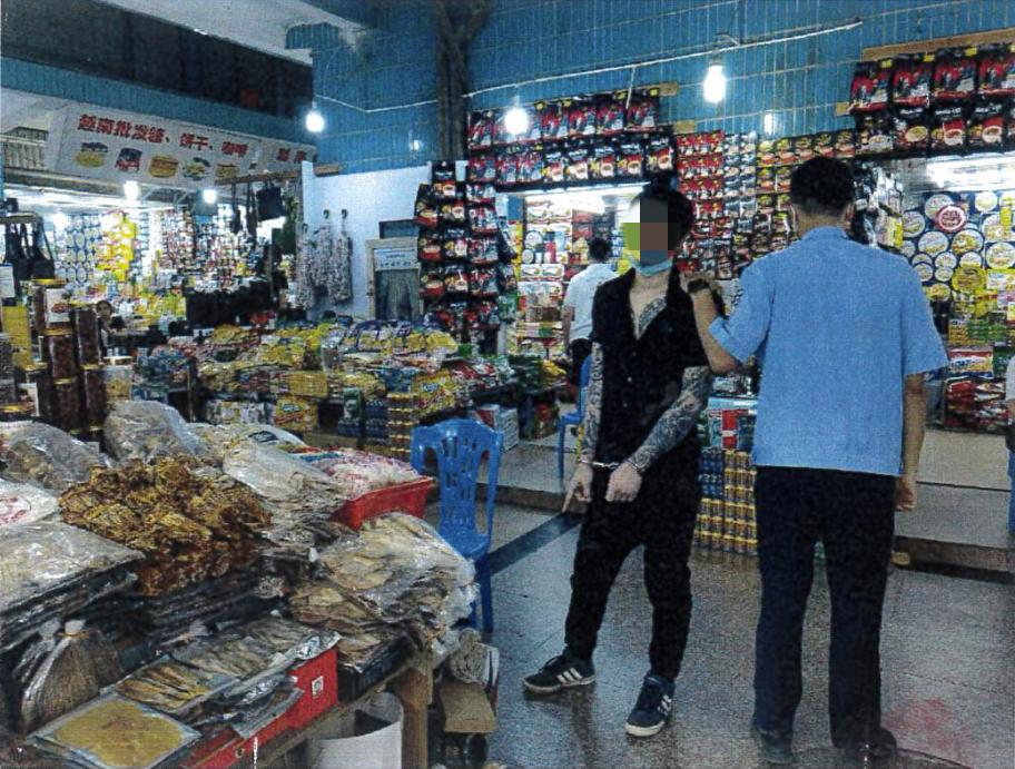 依法在河口县老越南街金明商场开展"三非人员"等线索盘查执法