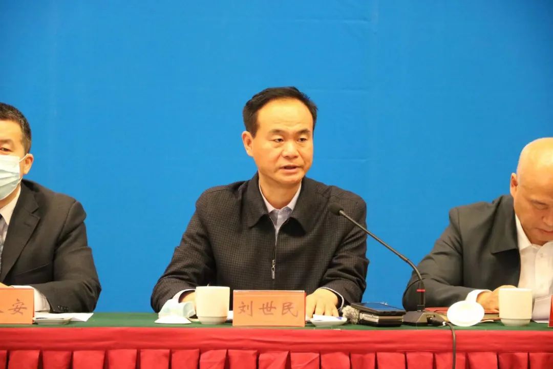 兵团人社局党组成员,副局长刘世民就如何促进女性就业创业和保障妇女