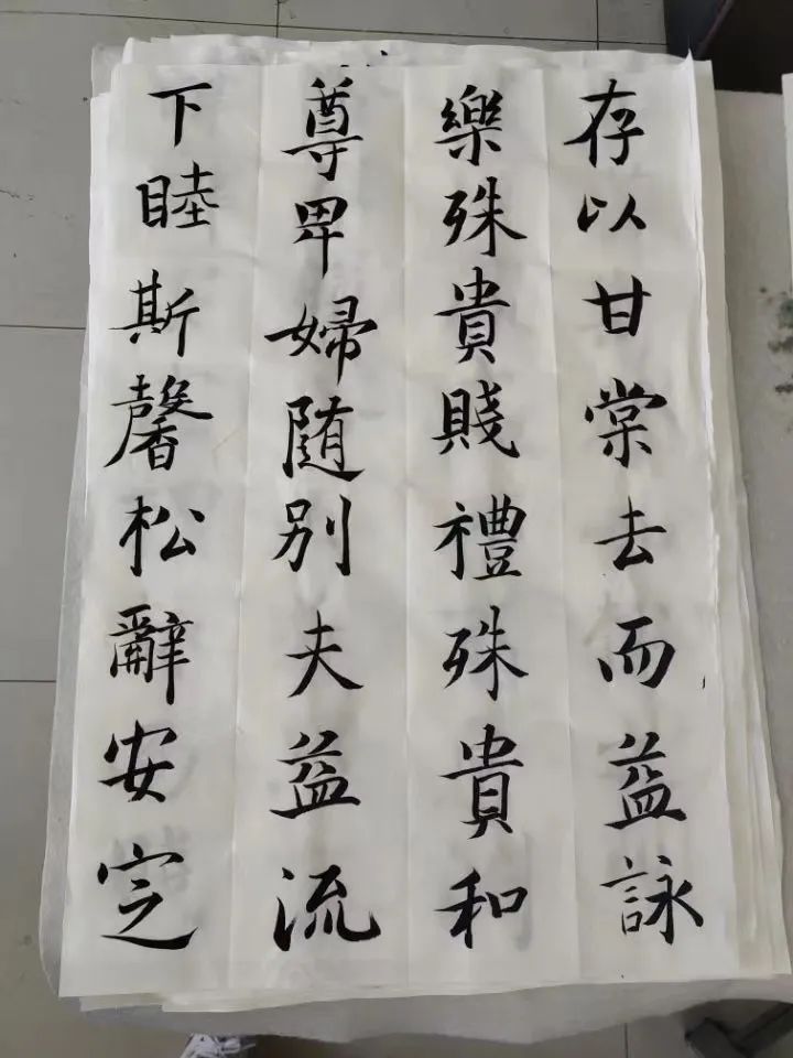 文学院 汉语言文学1802班 何王慧外国语学院 英语师范2002班 潘乐一