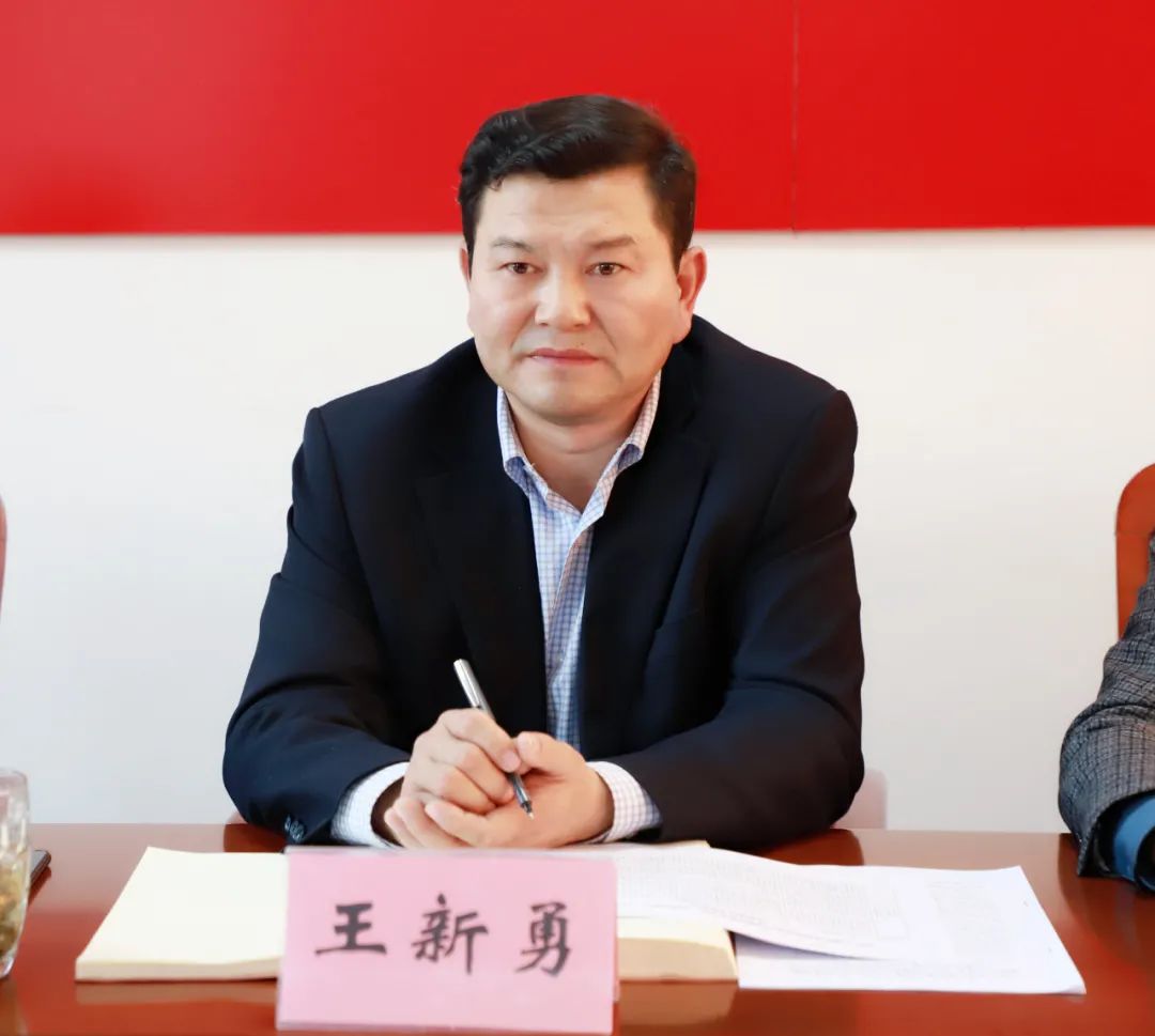 党组书记,局长王新勇参加会议并讲话,党组成员,副局长邵兴迎主持会议