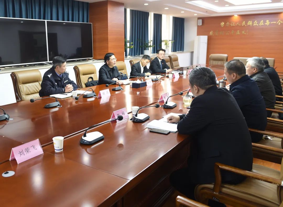 徐州中院党组成员副院长姚辉一行来邳州法院调研指导工作