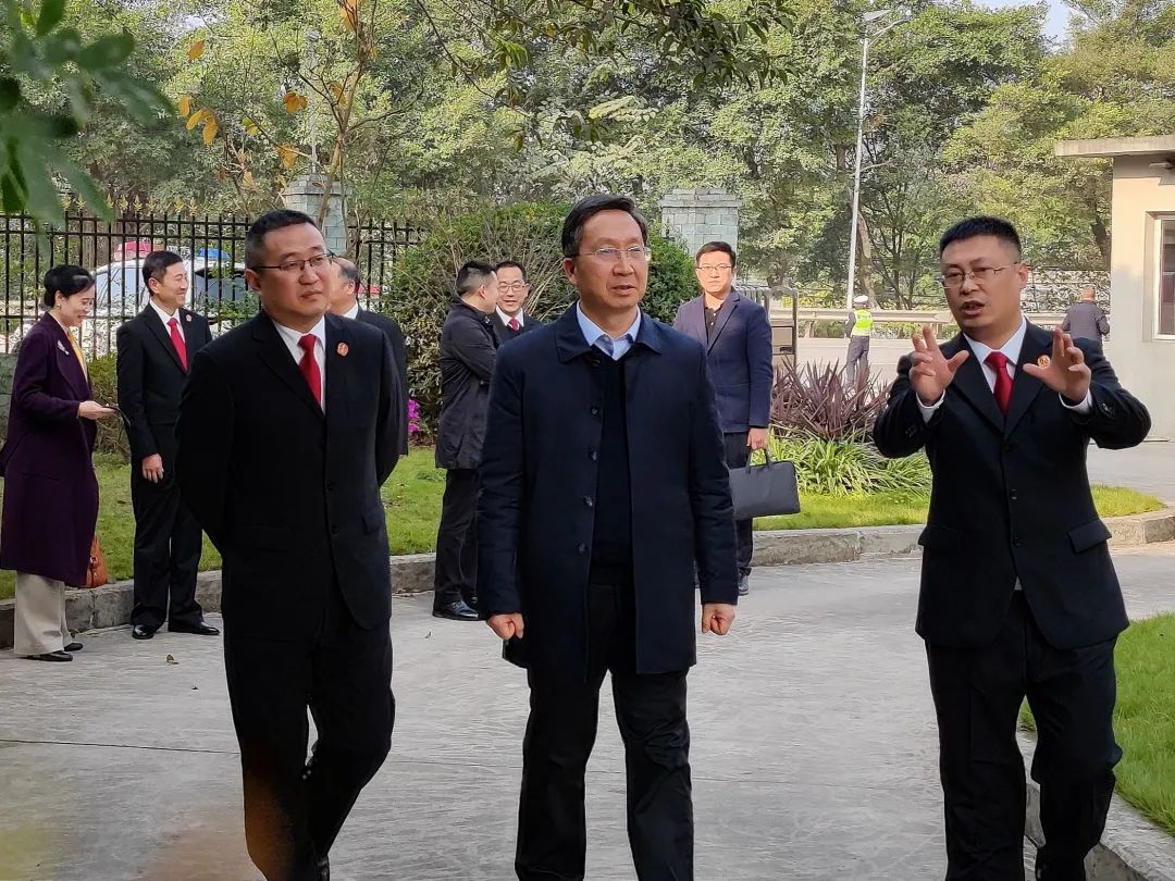 市一中法院卢君院长调研铜梁法院