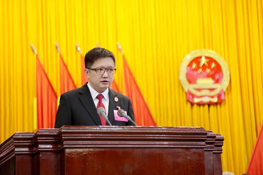新会法院党组书记,院长刘振宇第二次全体在新会人民会堂隆重召开新会