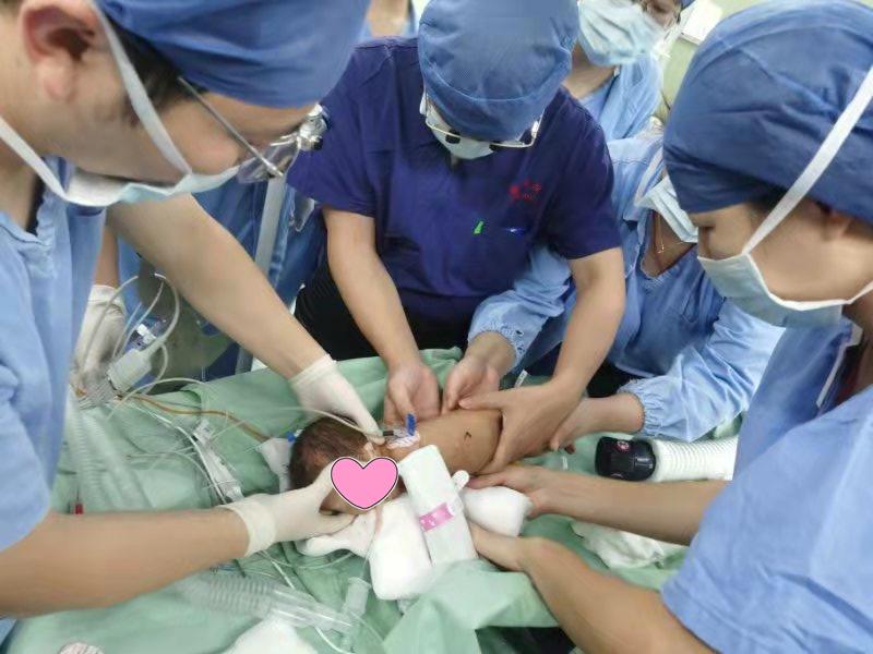 低体重先心病宝宝突现生命危机紧急手术与死神赛跑