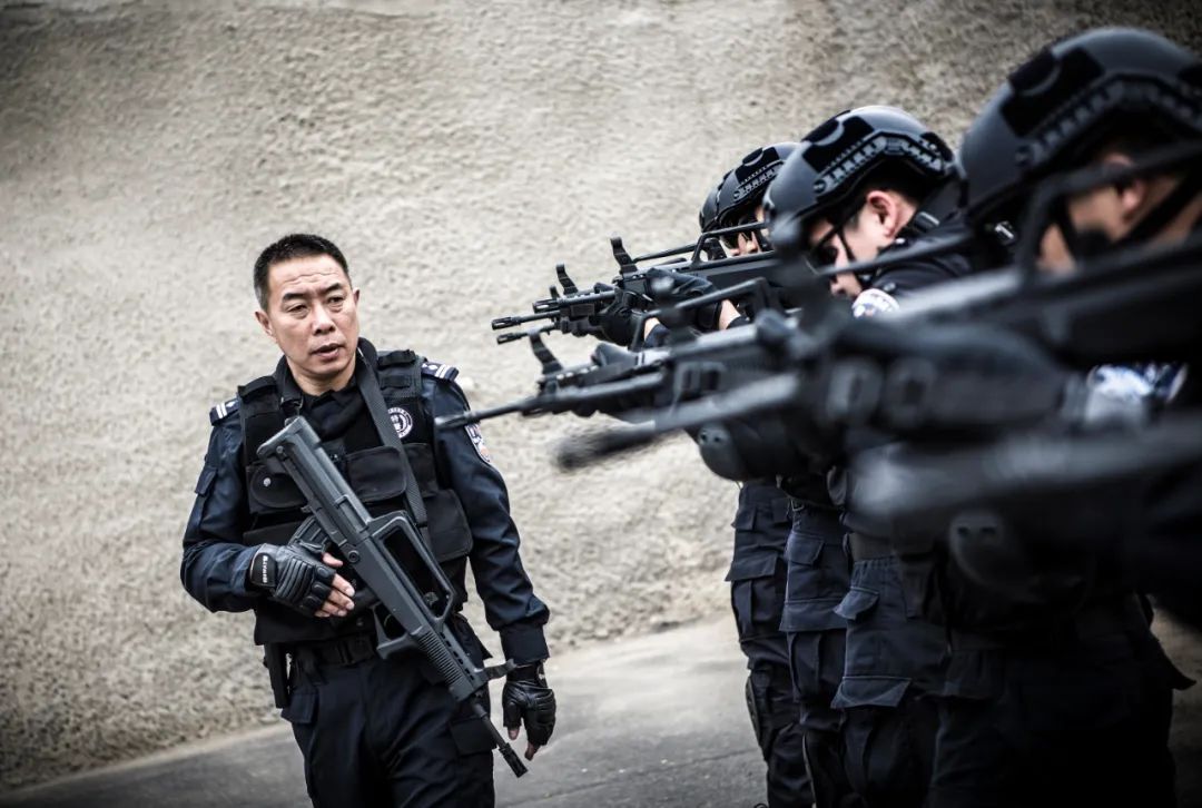 公安特警是执行特殊重大任务,具备特种警务技能的人民警察.