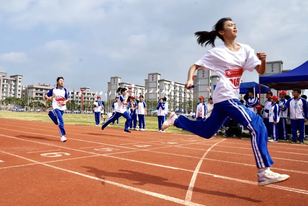 华迈实验中学举办首届体育节