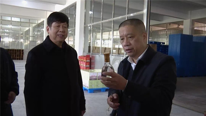 光泽县委书记陈中民深入德顺酒业调研白酒产业发展