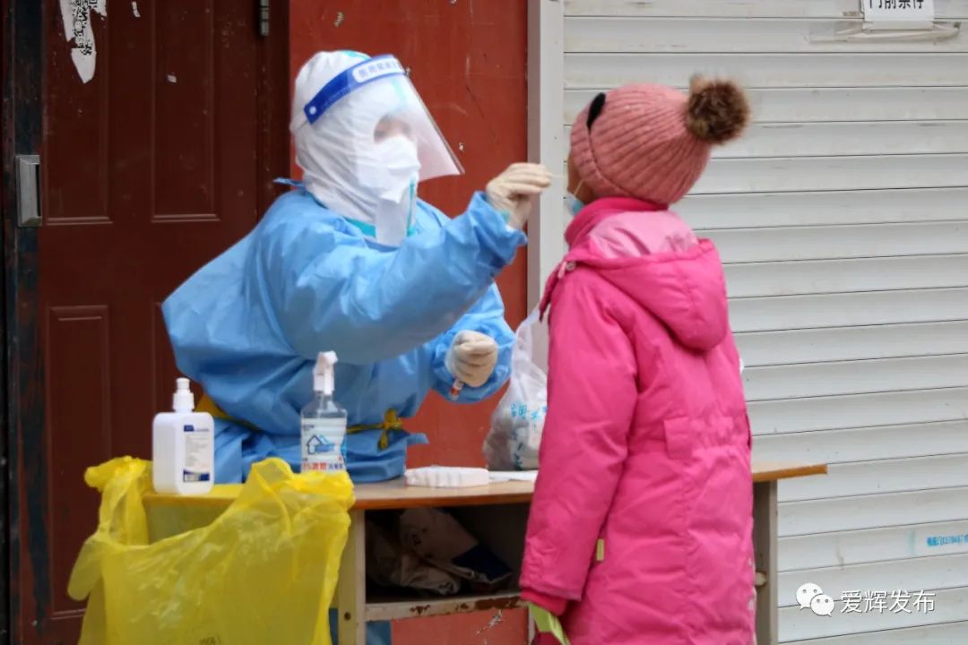 风雪无阻同心战疫75直击爱辉区第16轮全民核酸检测现场