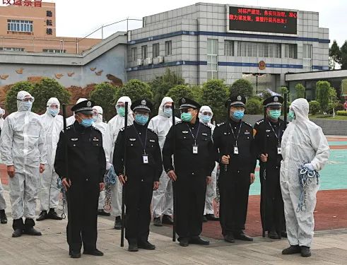 揭密监狱里大白们的日常