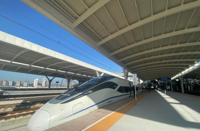 17可半价游天台山所有景区春节前,凭杭台高铁票到达天台山站9:02嵊州