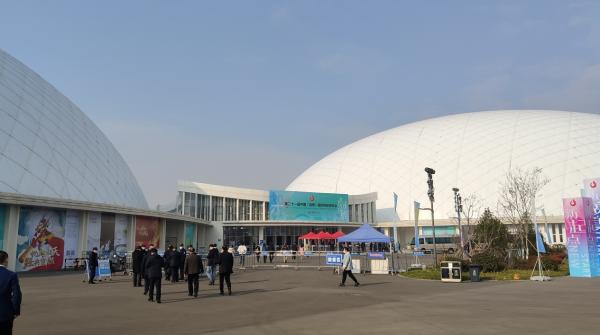 博会共设有一主四分五个会场,主会场继续设在"淄博珍珠"淄博会展中心