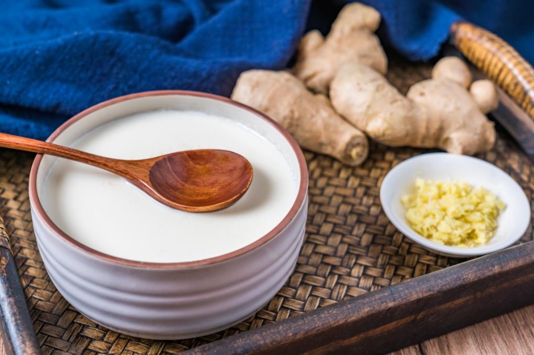 水牛奶算是被顺德人玩明白了,炒牛奶炸牛奶姜撞奶