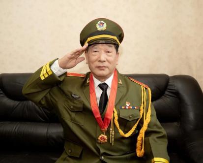 你可能没见过这么帅的军装照