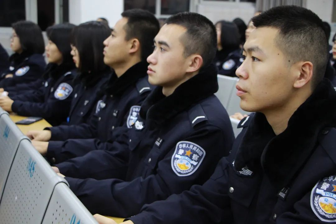 庭審進校園四川警察學院學生在校觀看江陽法院庭審視頻