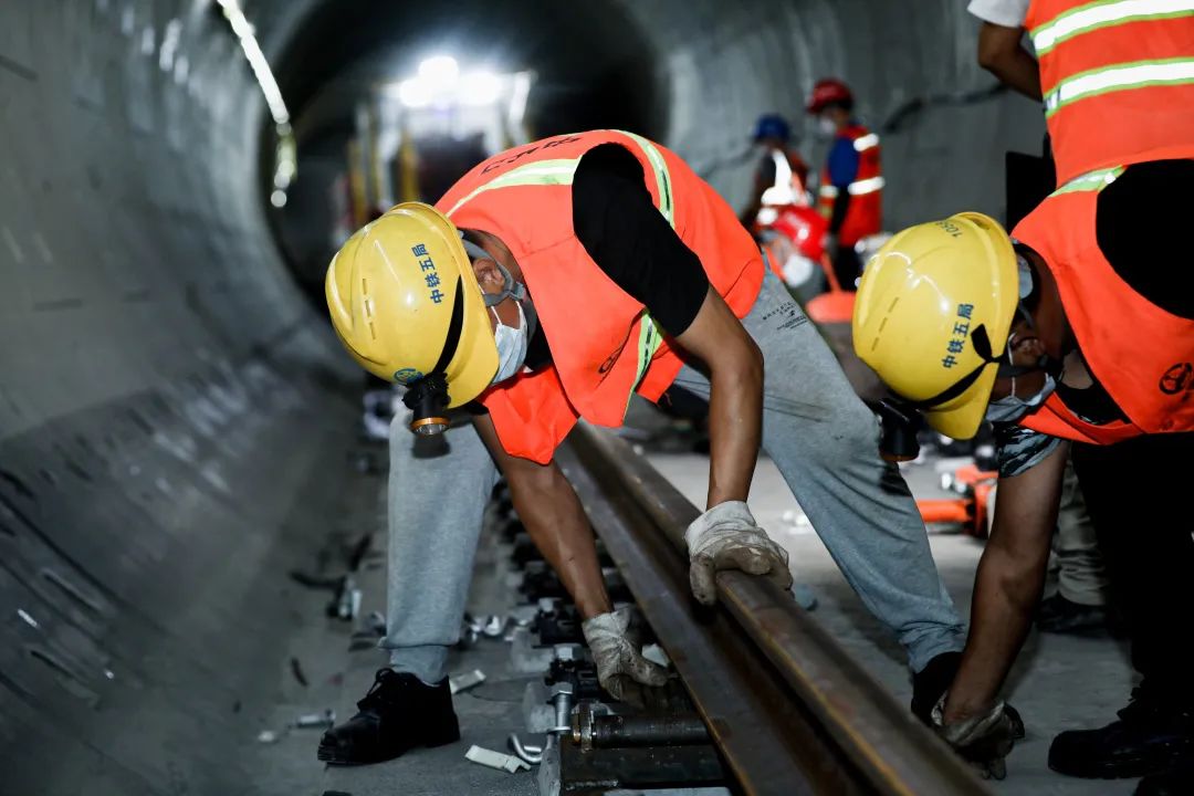 深圳地鐵14號線軌道工程崗廈北至大運區段實現長軌通