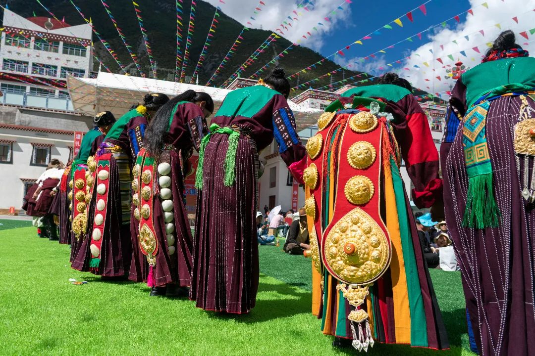 【乡城旅游】"疯装"(楚且)服饰