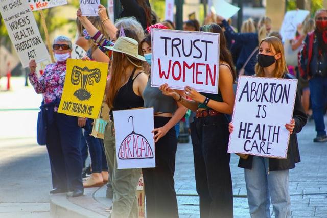 最高法院周三审密西西比堕胎禁令 否决这条底线,美国将分崩离析