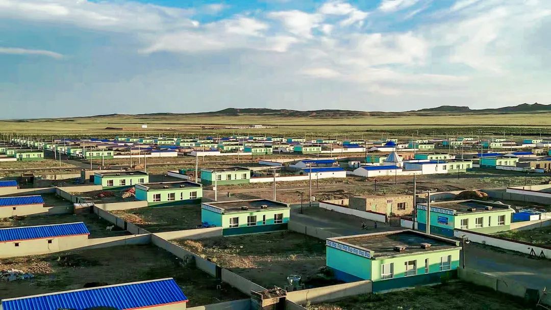 咱村的小康故事173阿格达拉村戈壁荒滩的美丽蜕变