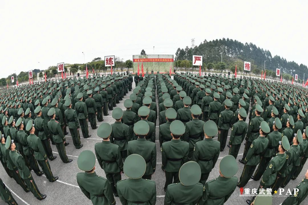 军旅成人礼丨重庆武警千余名新兵光荣授衔