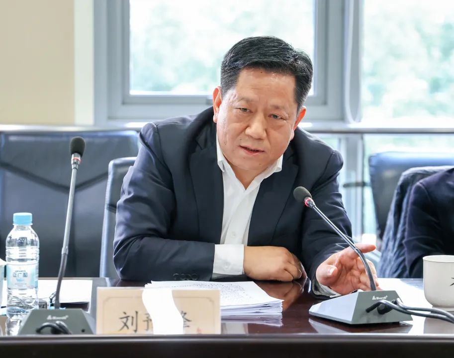 区政协举行委组界别月会暨委员集体生日活动