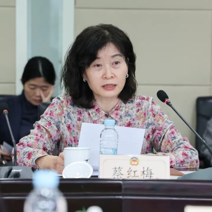 区政协委员叶文娣,金健,蔡红梅作工作交流.
