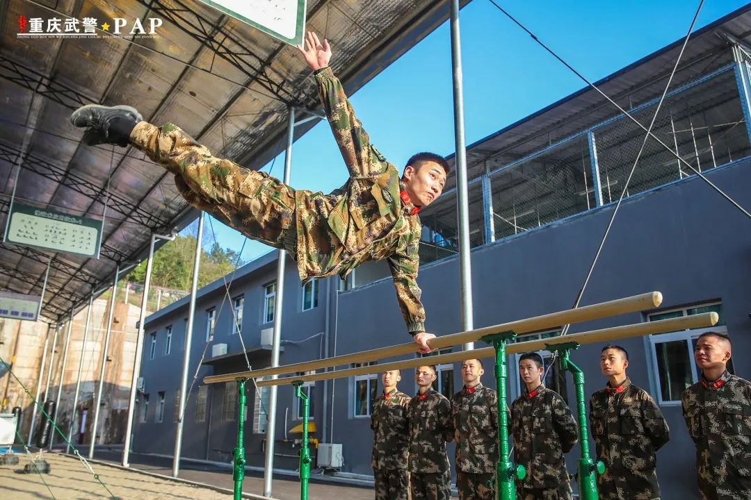 练练练超清直击三峡库区武警官兵冬季练兵热潮