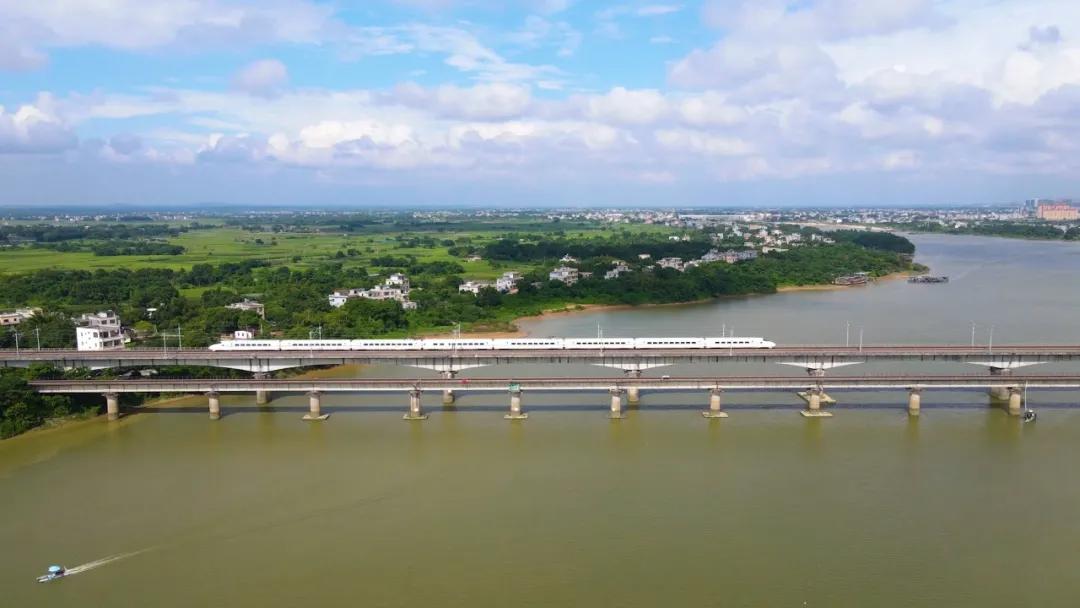 广西沿海高铁再升级南宁至北海仅需1小时