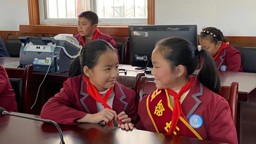 与法同行护佑成长南街小学师生走进洋县人民法院