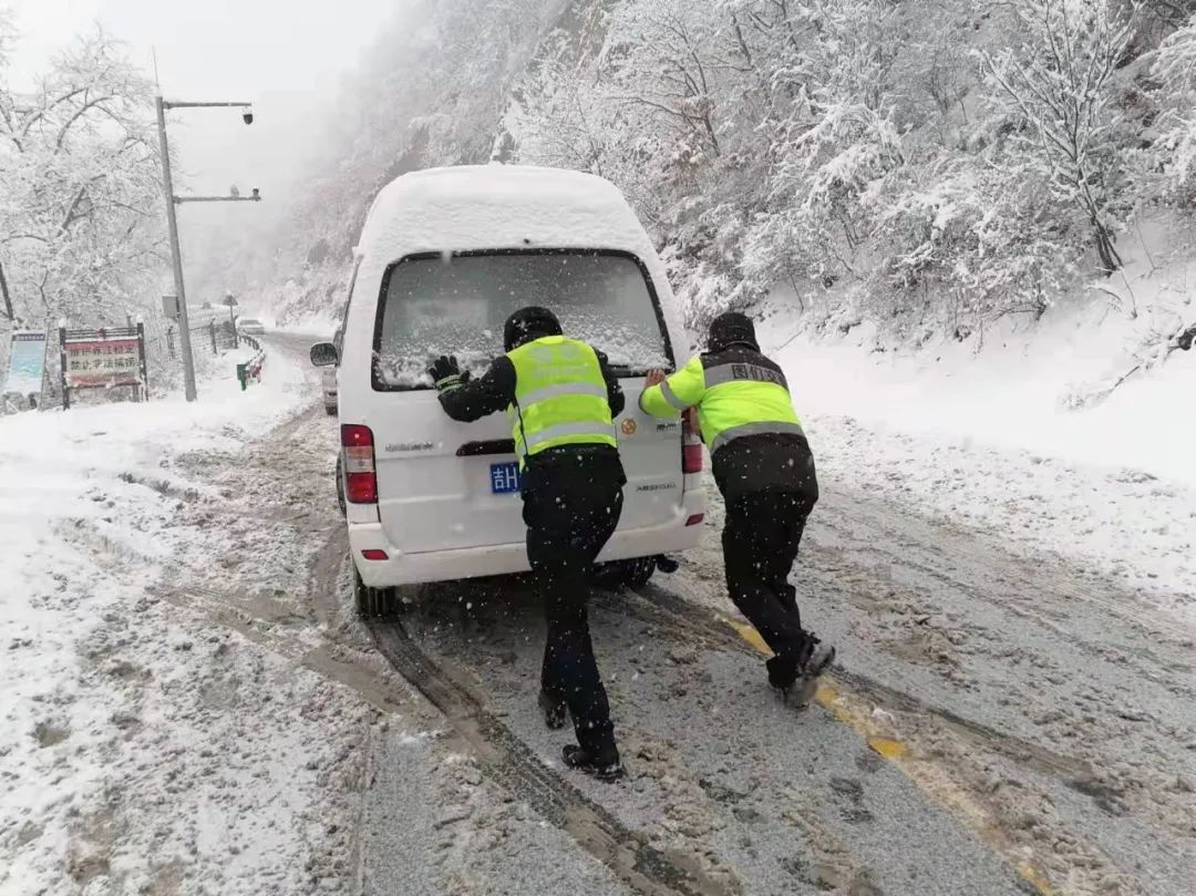 全州公安交警部门全力做好暴雪降温恶劣天气交通应急管理工作